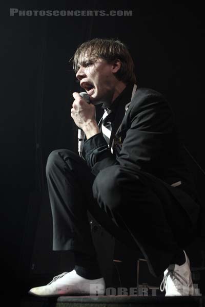 THE HIVES - 2008-04-20 - PARIS - Zenith - Per Almqvist